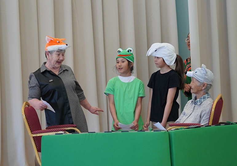 Чир-Унвд встретил книги, сказку и родное слово